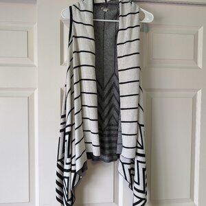 Black White Chevron Sleeveless Shawl Cardigan Shrug Poncho